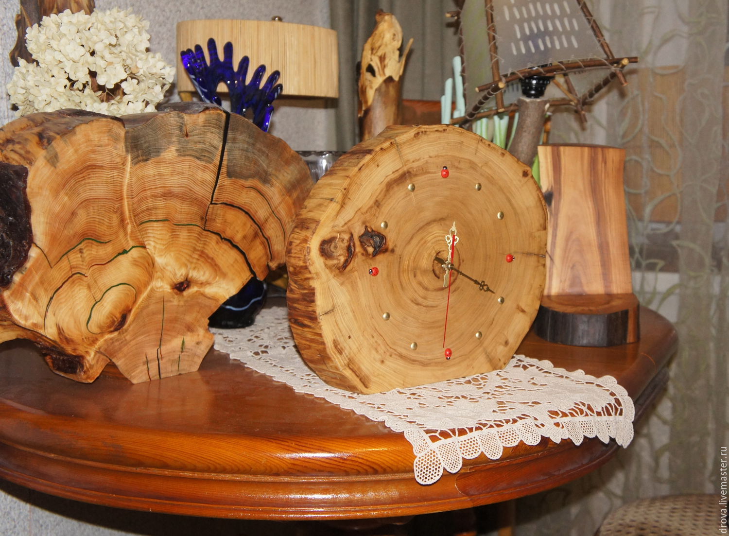 Часы из настольные из спилов дерева