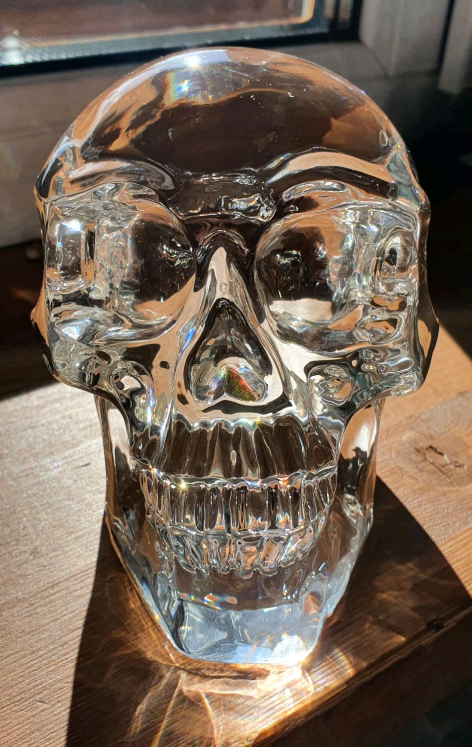 Хрустальный череп литой Crystal skull купить в интернет-магазине Ярмарка  Мастеров по цене 15500 ₽ – JBV4IRU | Статуэтки, Санкт-Петербург - доставка  по ...