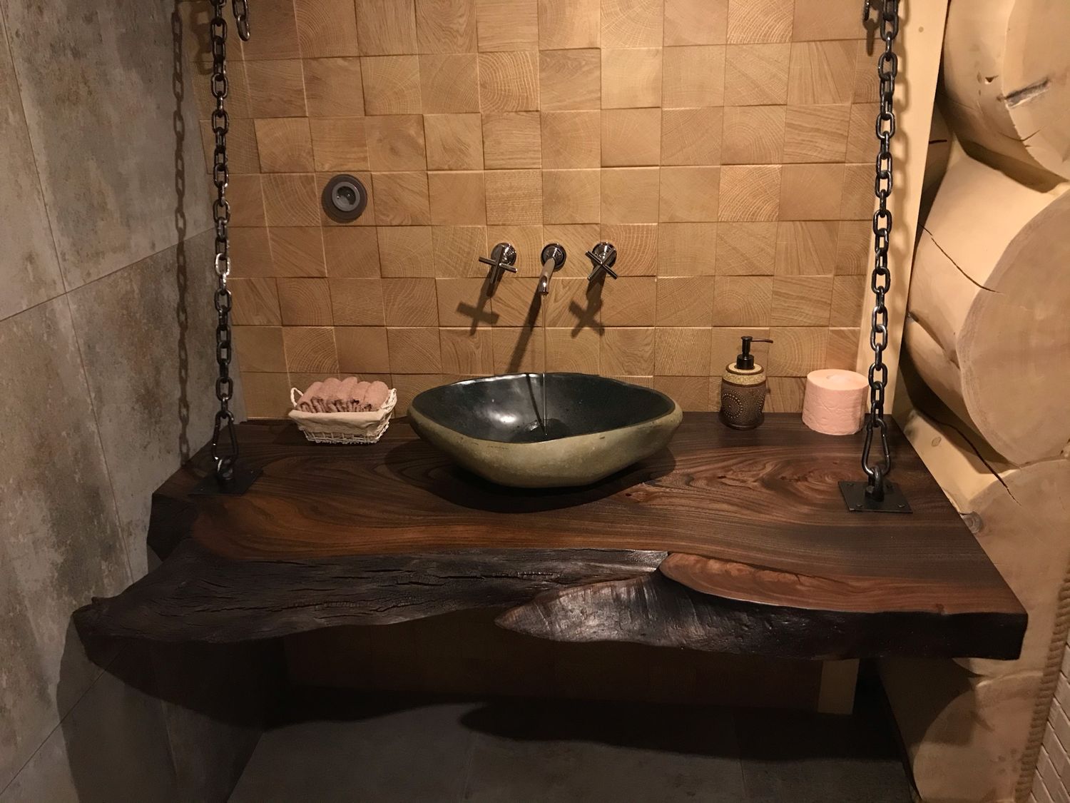 столешница в ванную из слэба дерева