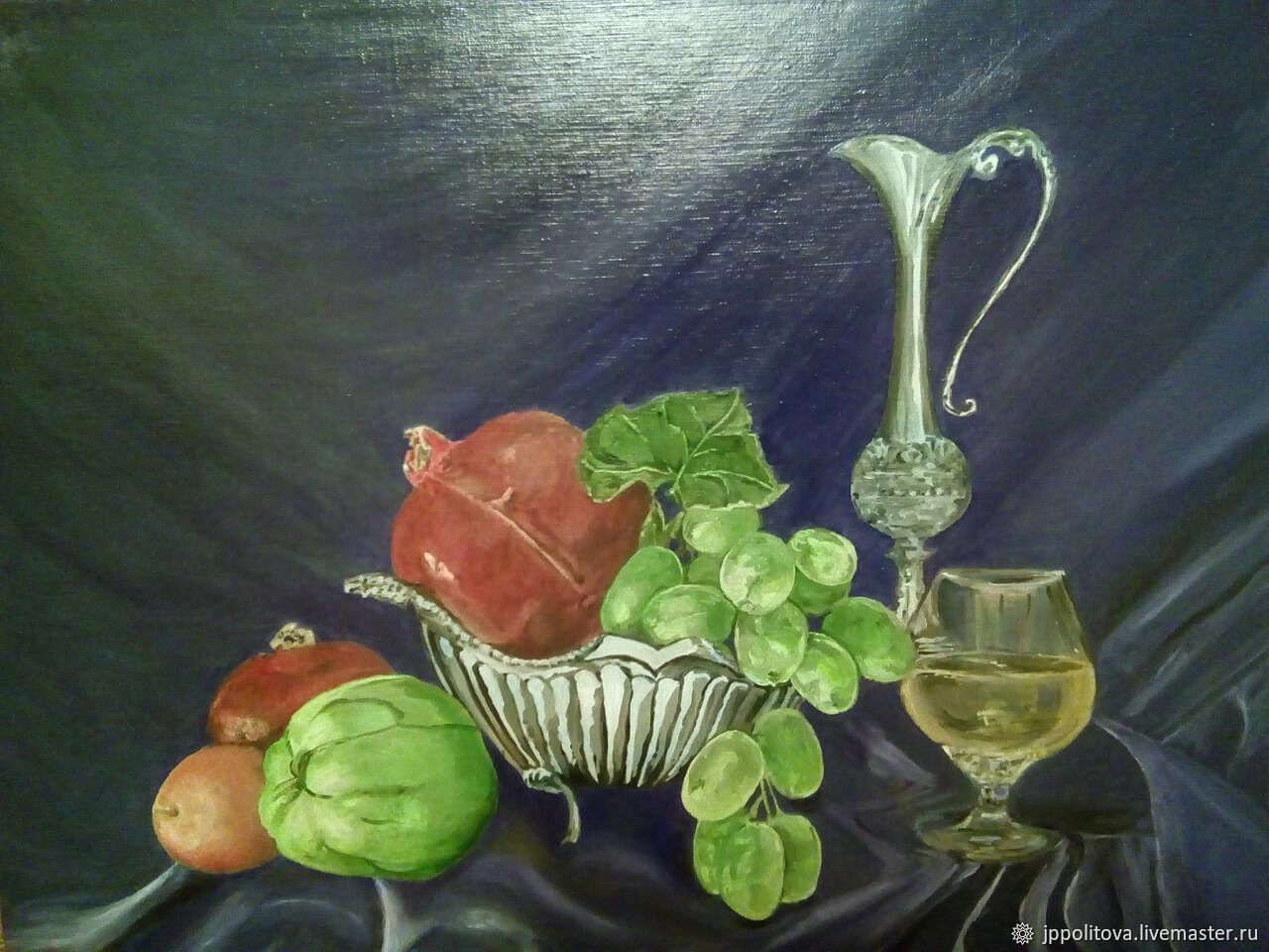 Натюрморт маслом с гранатом, виноградом и серебрянным