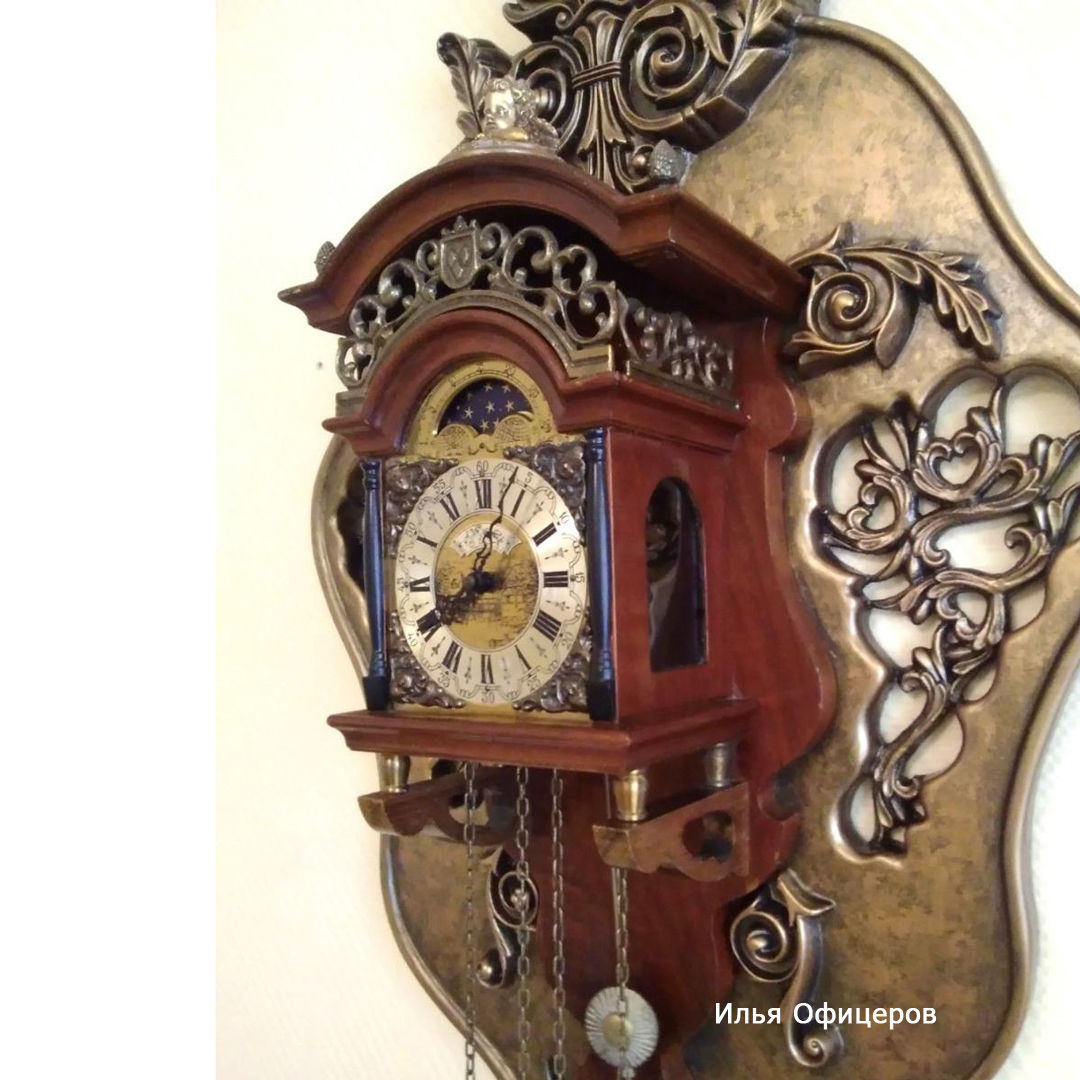 Изготовляемые часы кузнецами были. Часы -ходики Мозер. Часы ходики Хмелевский Лодзь. Антикварные часы настенные.