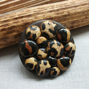 Украшения ручной работы. Ярмарка Мастеров - ручная работа Брошь из натуральной кожи с леопардовым принтом. Handmade.