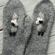 A copy of the work Mittens felted vintage bows