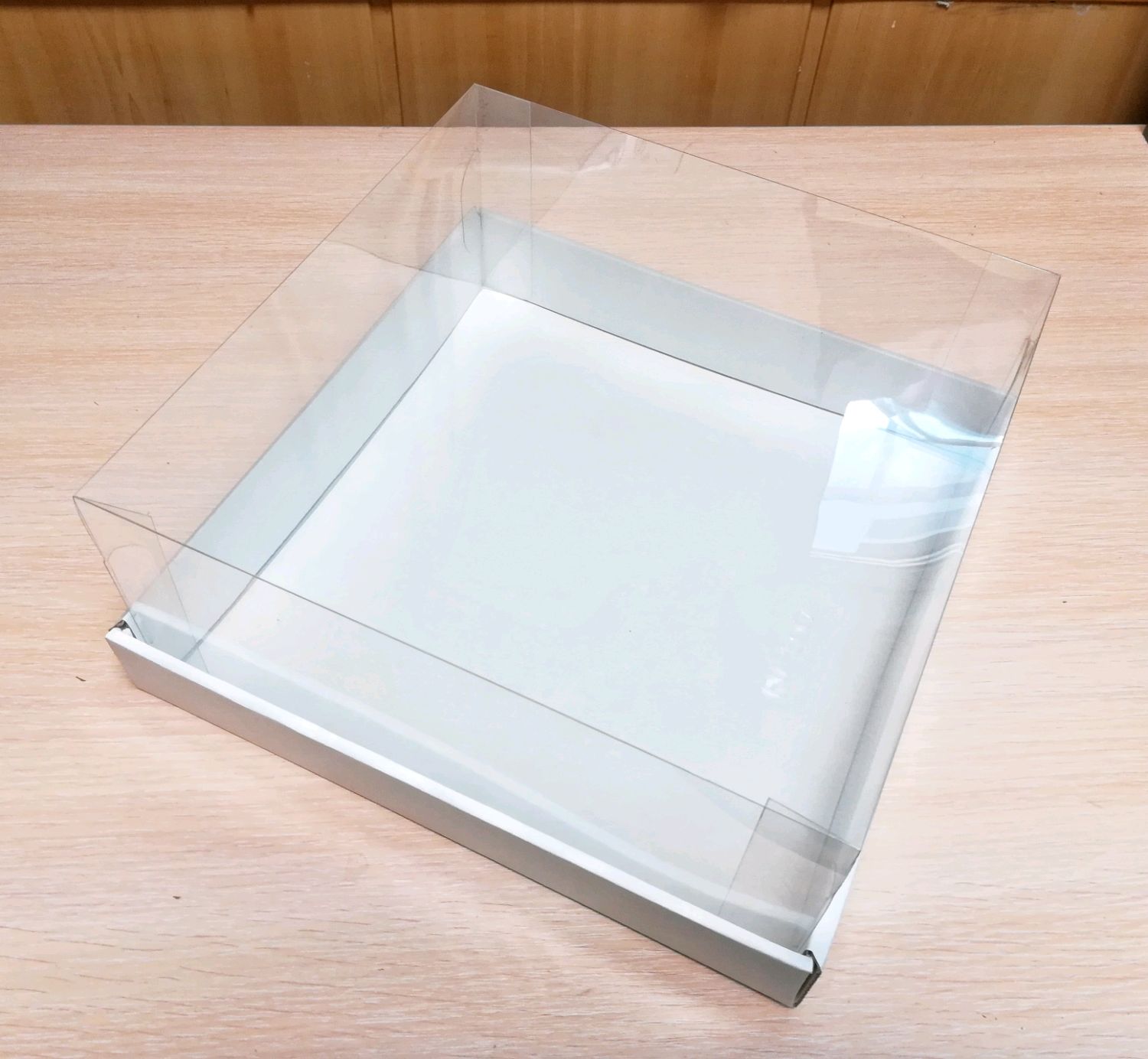 Как собрать прозрачную коробку. Коробка для торта прозрачная. Прозрачные коробки для тортов. Коробочка с прозрачной крышкой. Коробки с прозрачной крышкой.