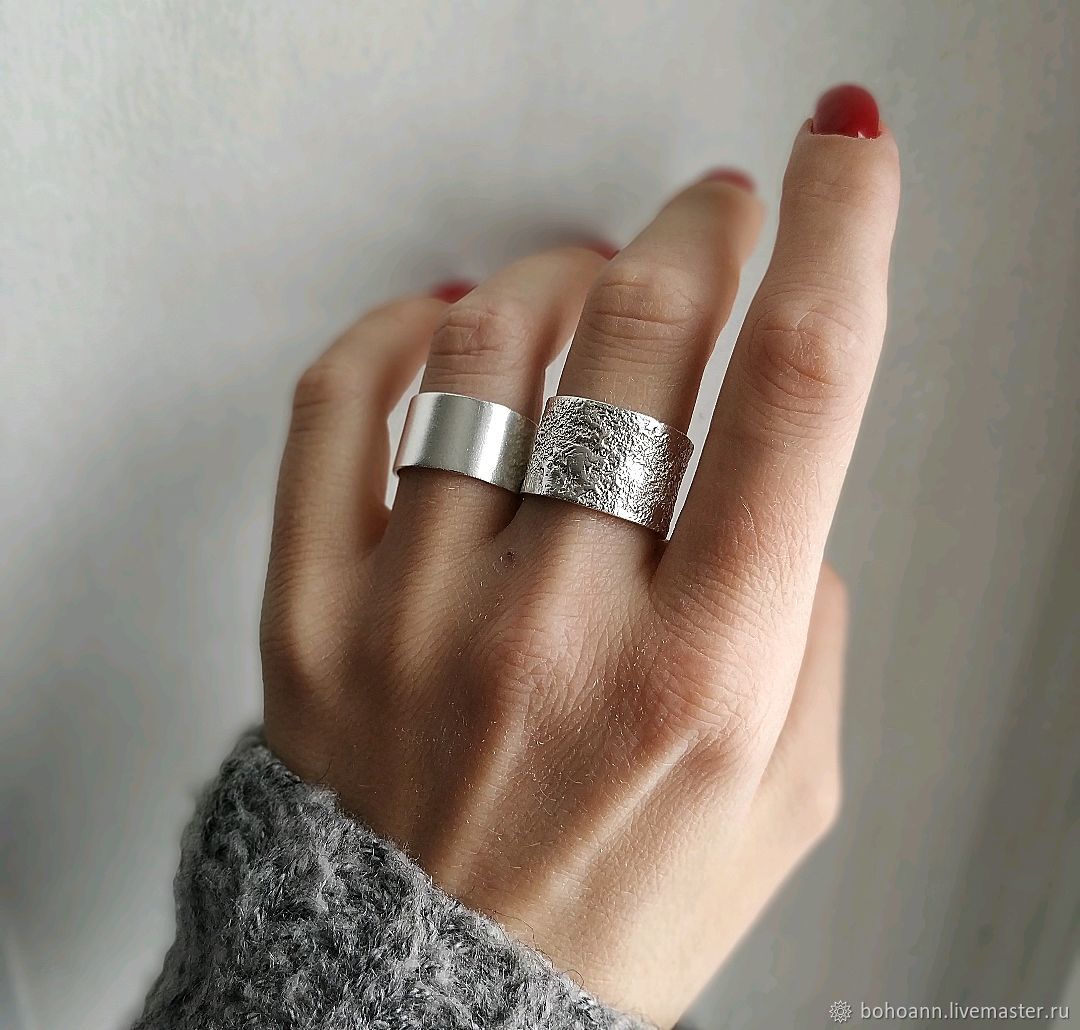 Широкое серебряное кольцо