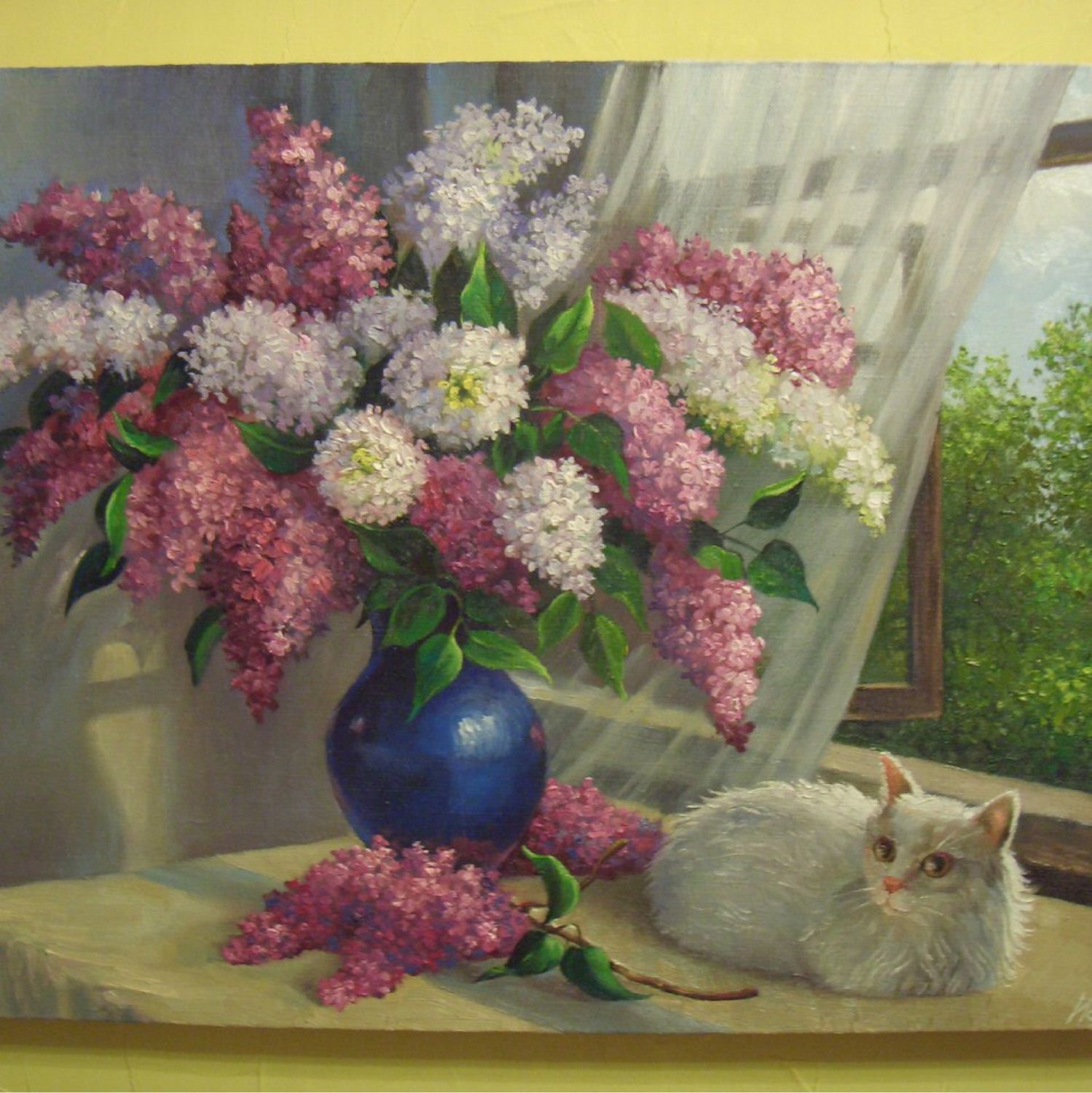 Кот и сирень