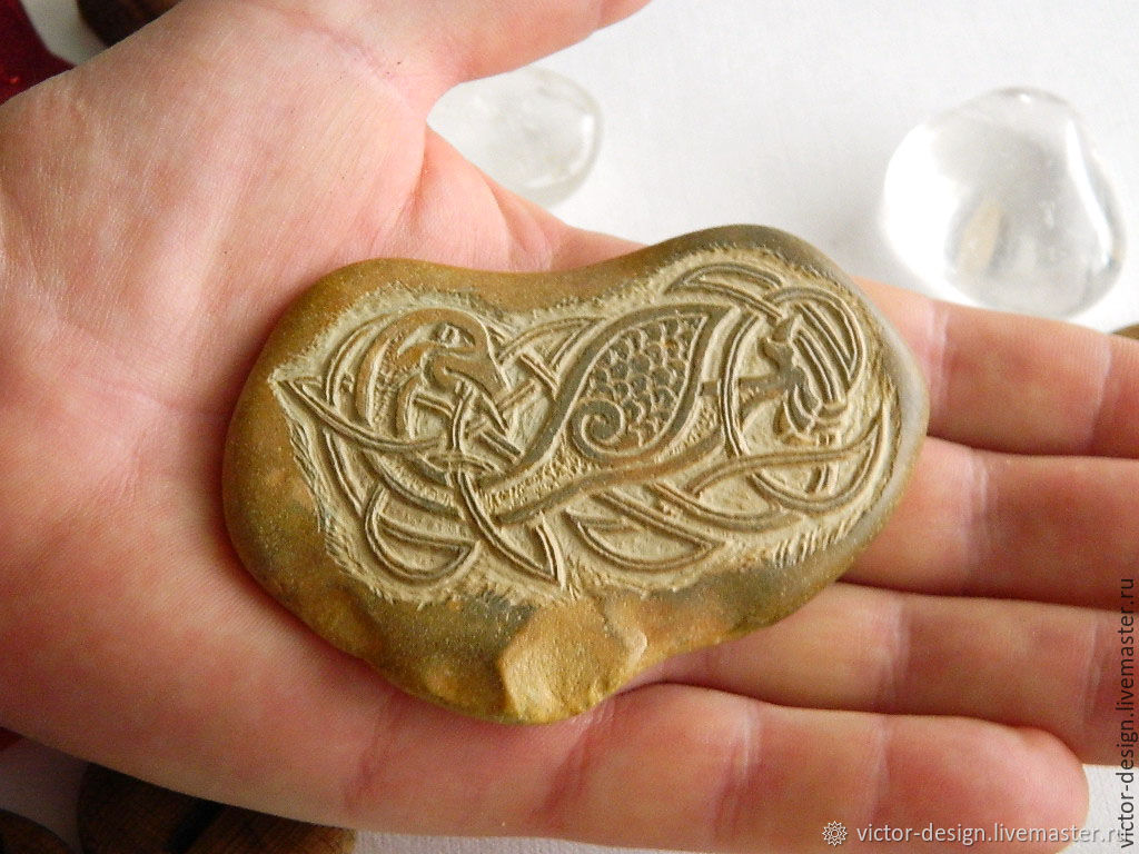 одина благословление руна. удача символ звезда эрцгаммы. амулет настольная. скандинавская руна удачи. амулет королей.