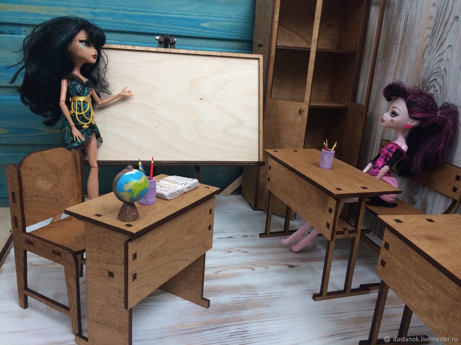 шкафчик школьный для кукол