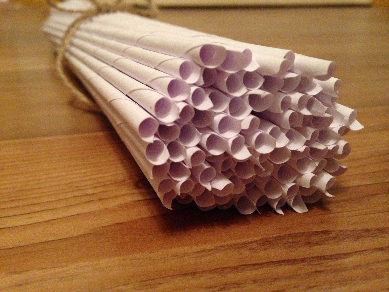 Как сделать трубочку из бумаги