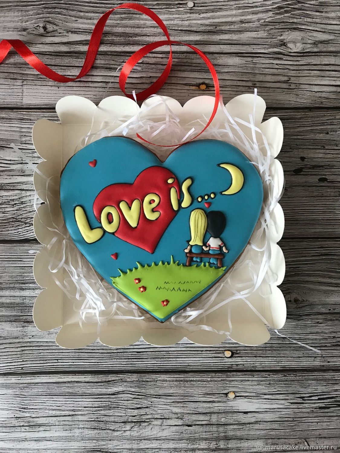 Gingerbread lover. Имбирные пряники Love is. Пряник сердце Love is. Пряник с печатью. Лове из. Лав ИС В сердечках на пряник.