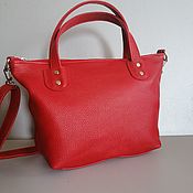 Leather bag. Bag made of genuine leather.Classic red