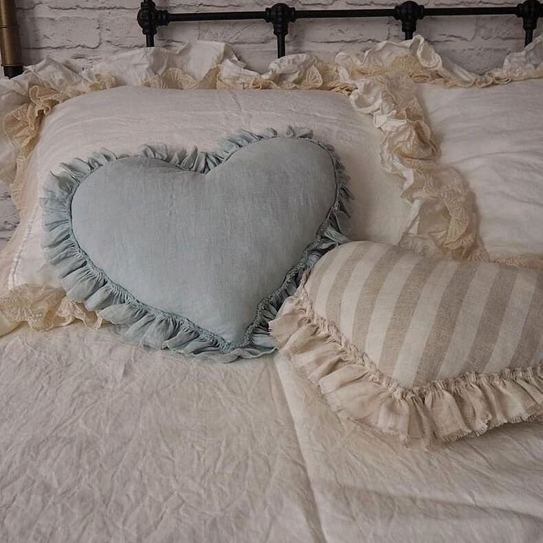 Декоративная подушка в стиле шебби шик