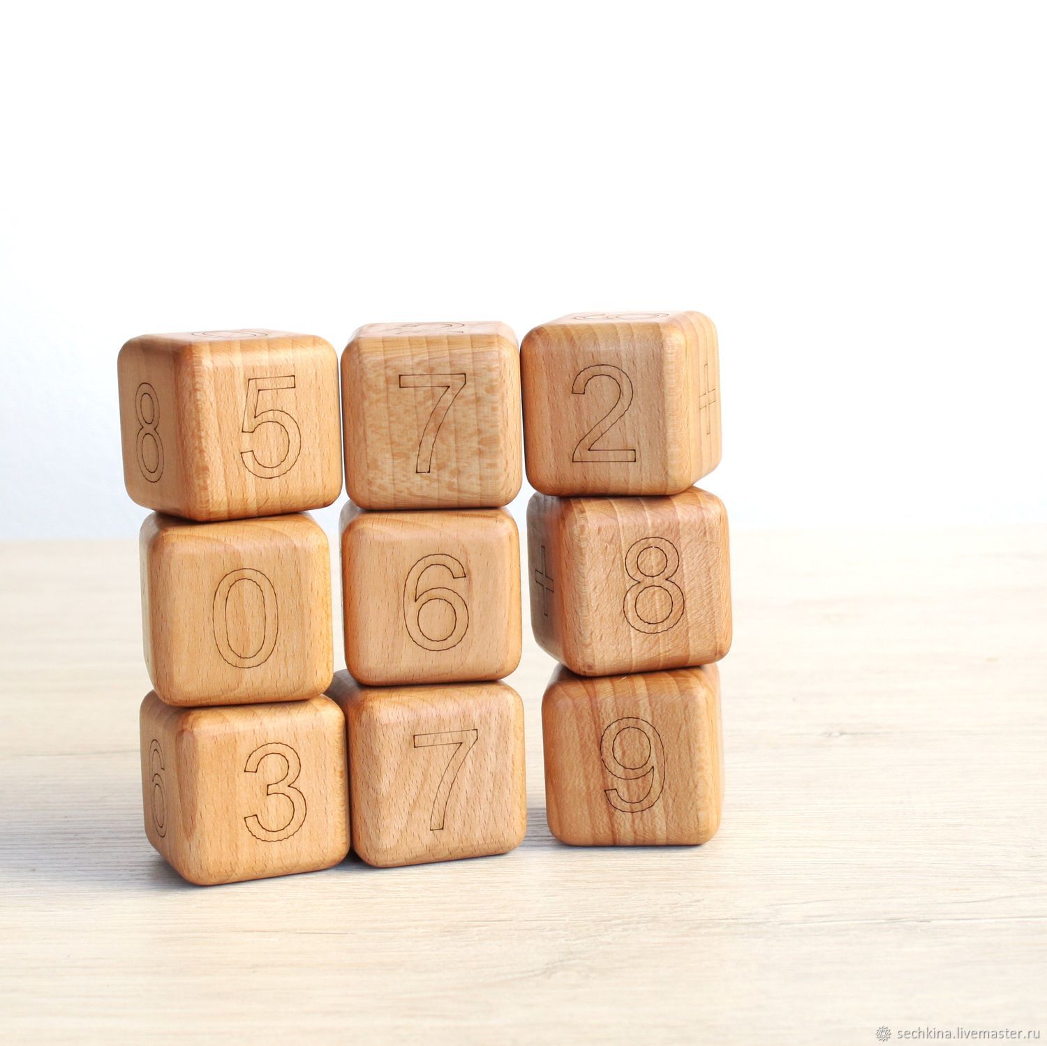 Девять кубов. Деревянные кубики. Кубики цифры. Деревяшки кубики кругляшки. Кубики с героями деревяшки.