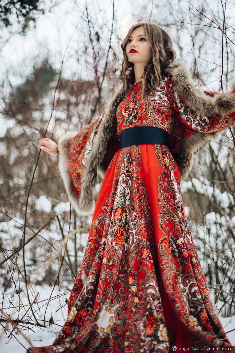 Современное народное платье. Мода этно Славянский стиль. Платье в фольклорном стиле. Платье в русском стиле. Платье в русском народном стиле.
