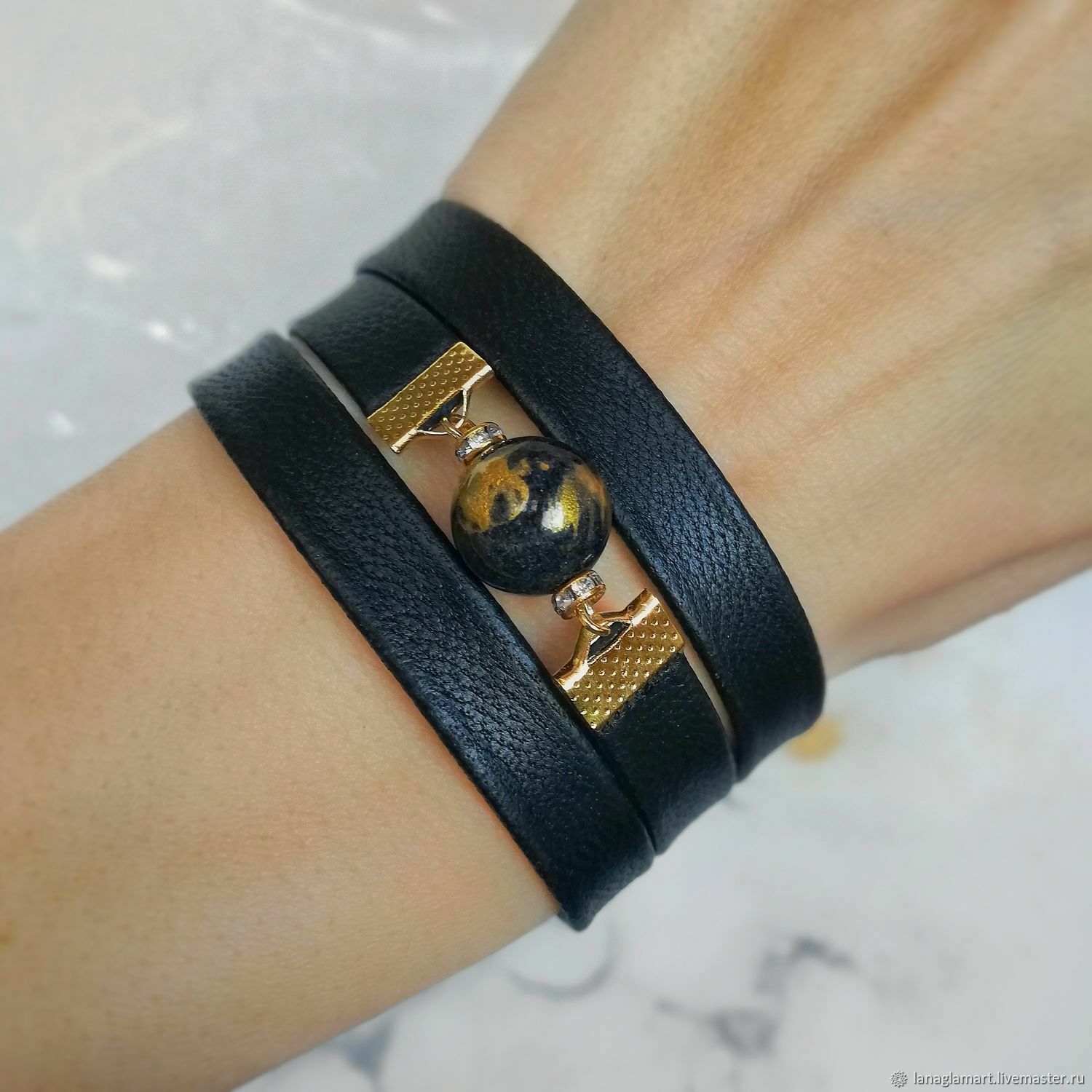 Кожаный браслет с нефритом камнем натуральным женский манжета из кожи винтернет-магазине Ярмарка Мастеров по цене 1500 ₽ – QBV9MRU