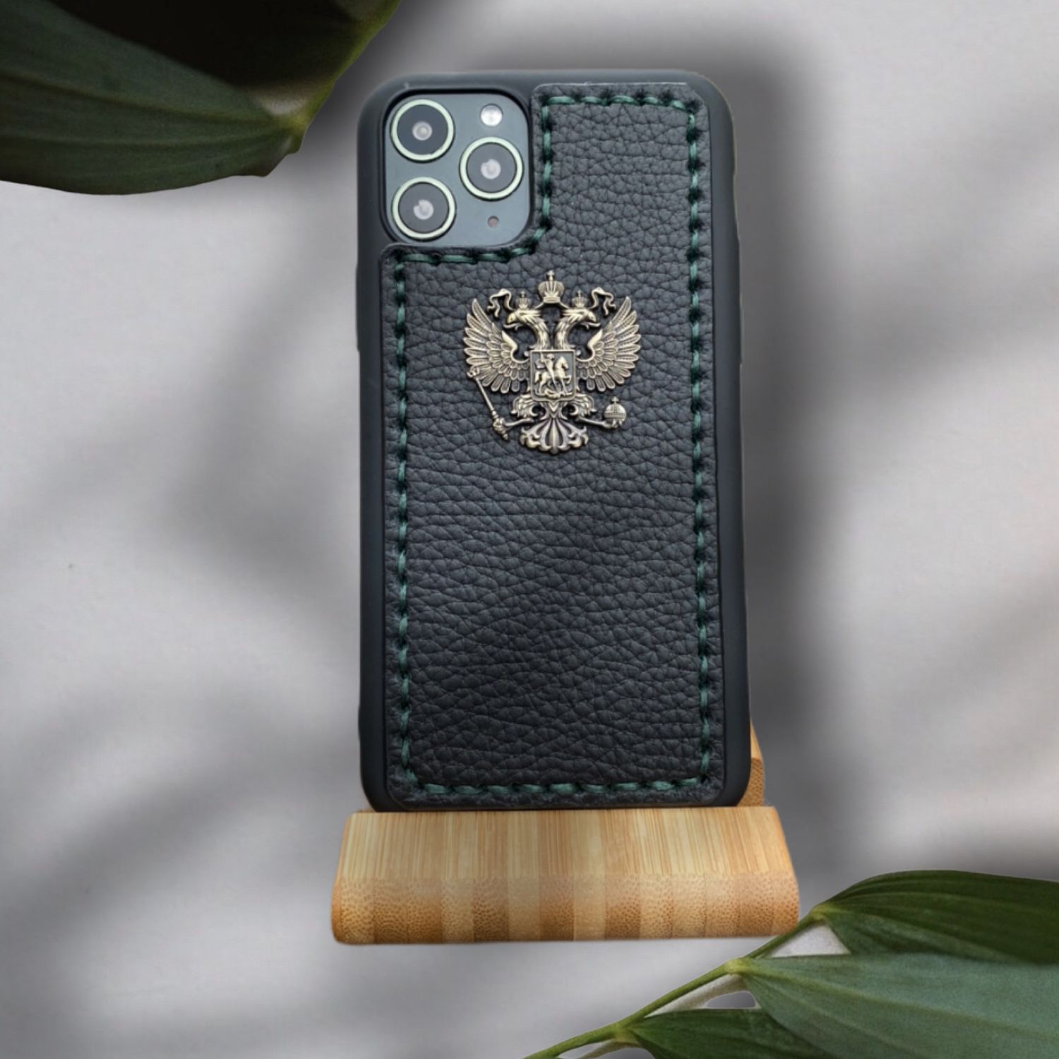 Кожаный чехол iphone 13 Pro Max с гербом