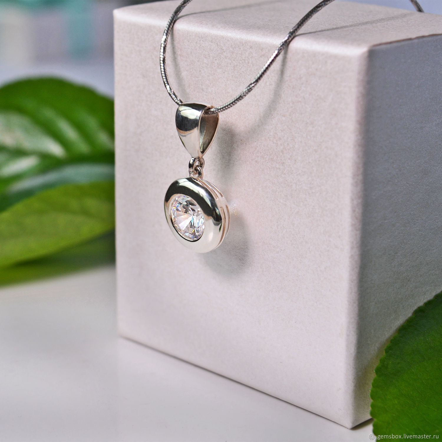 красивые кулоны. кулон по другому. замочек подвеска в бижутерии. красивый кулон с волком. легендарный медный кулон png.