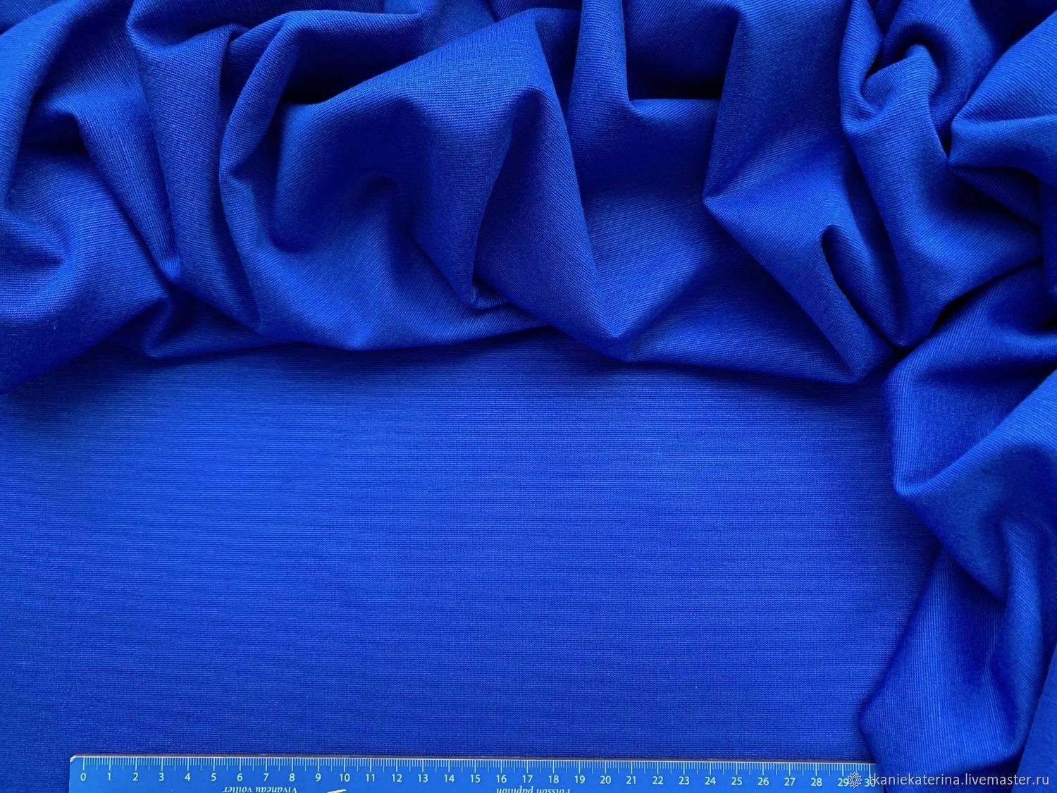 Королевский синий в одежде