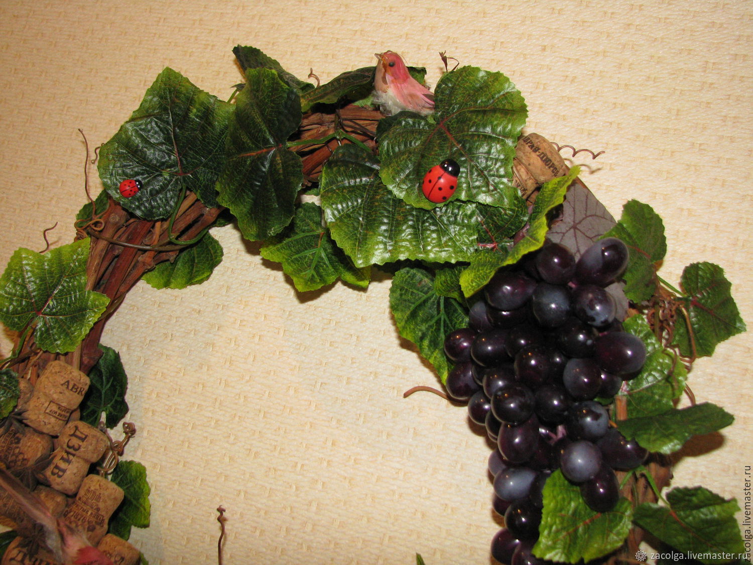 Искусственный виноград для интерьера с веточками