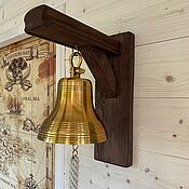 Лампа керосинка на деревянном уголке