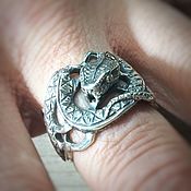 Кольцо-печатка змея с камнем ониксом серебро