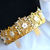 Wedding tiara with pearls