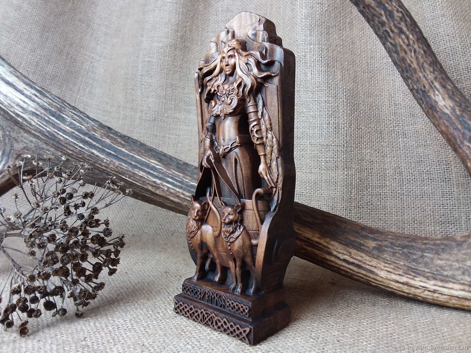 Статуэтка из дерева Фрейя, Скандинавская богиня Freja Goddess statue ...