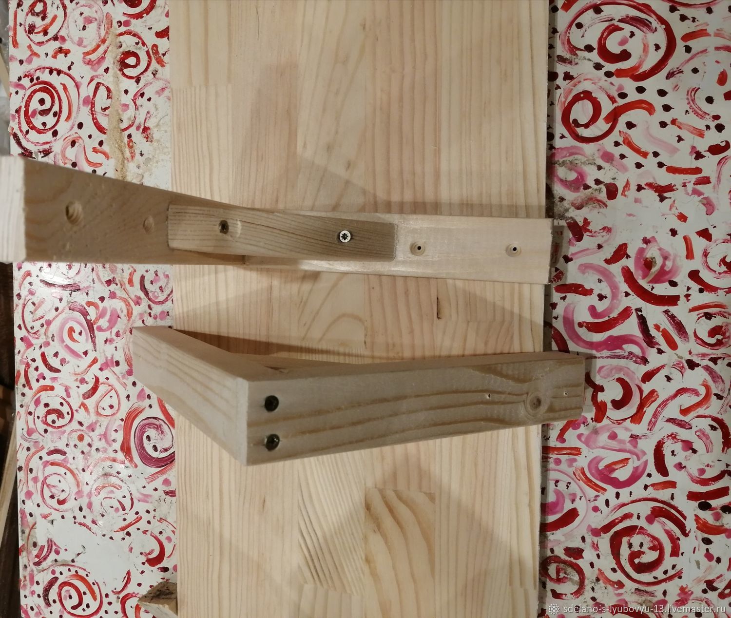 Крепеж для деревянных полок