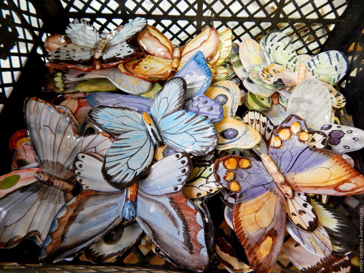 Зеркальные бабочки в интерьере