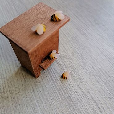 Куклы и игрушки ручной работы. Ярмарка Мастеров - ручная работа Миниатюрный улей и пчелы для кукол и игрушек. Handmade.