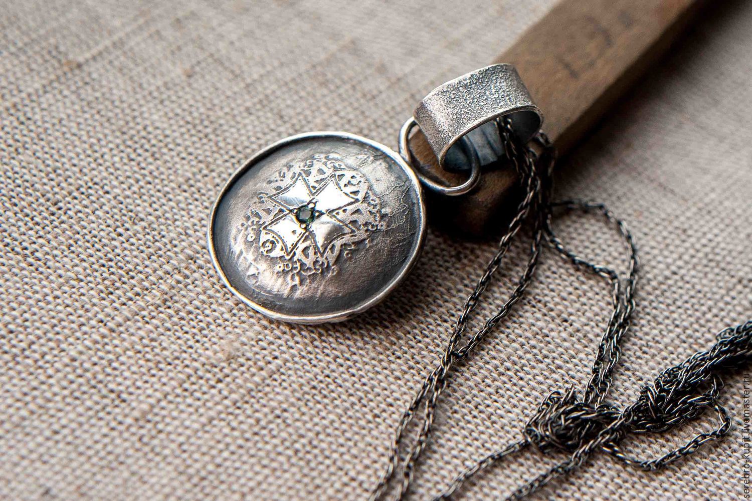 Старинный серебряный медальон