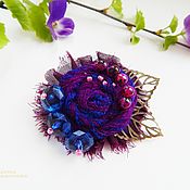 Knitted brooch 