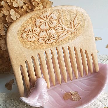 Гребень "Весенний" деревянный резной, американский клен. . Сувениры и подарки ручной работы - Ярмарка Мастеров Сувениры и подарки ручной работы. Ярмарка Мастеров - ручная работа Гребень "Весенний" деревянный резной, американский клен. Handmade.
