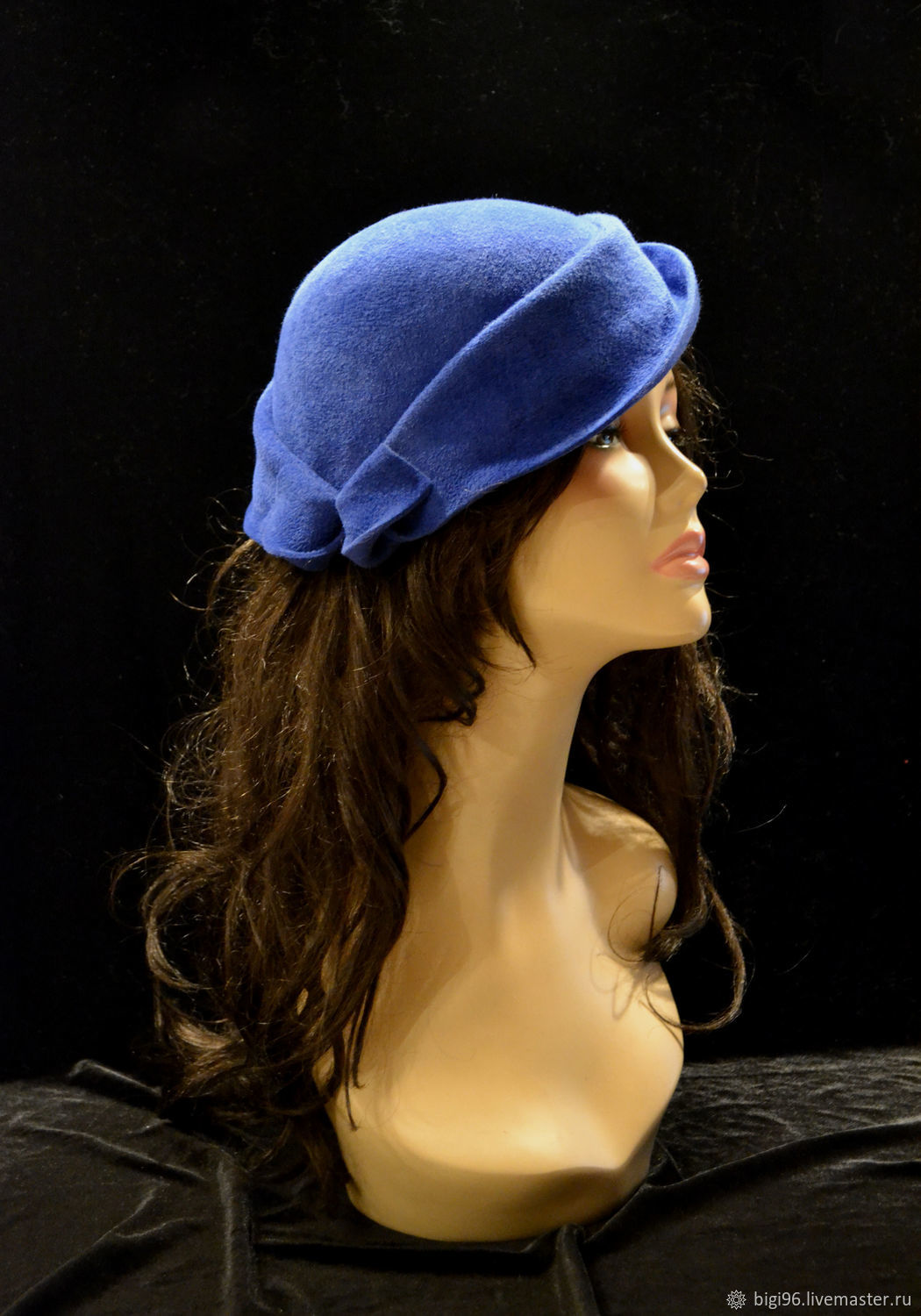 Шляпа синего цвета