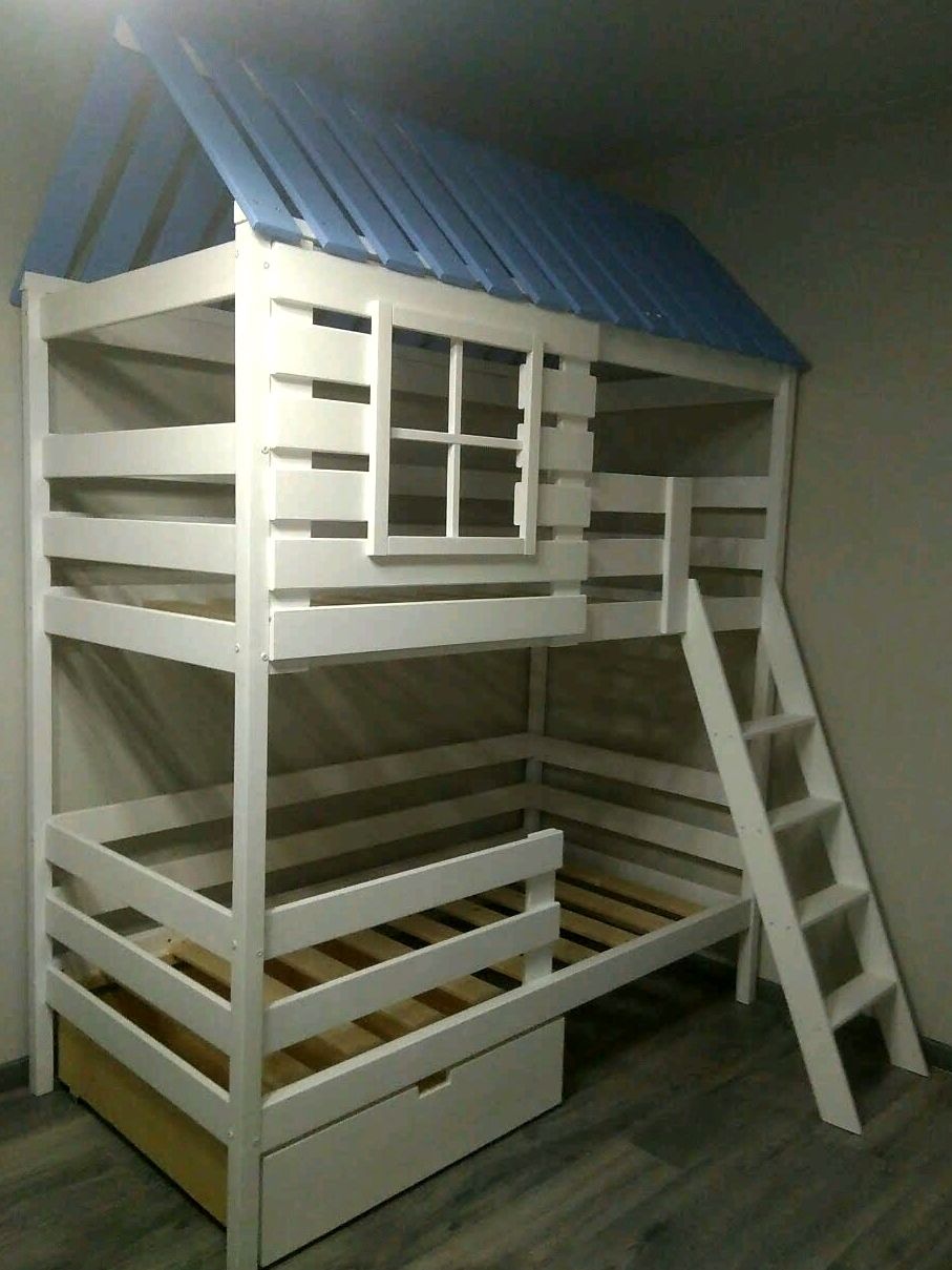 двухъярусная кровать домик из дерева