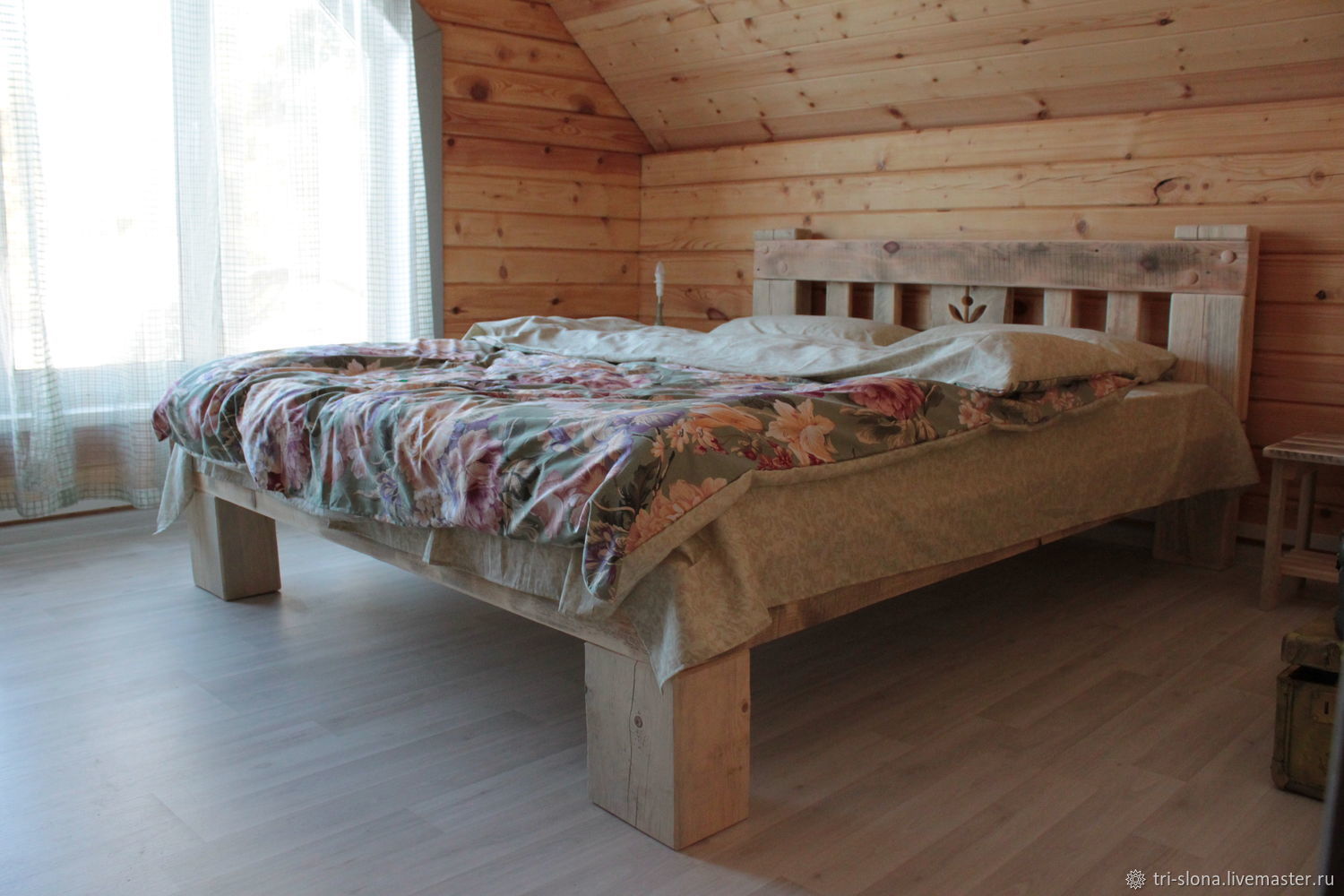 кровать из сосны на дачу