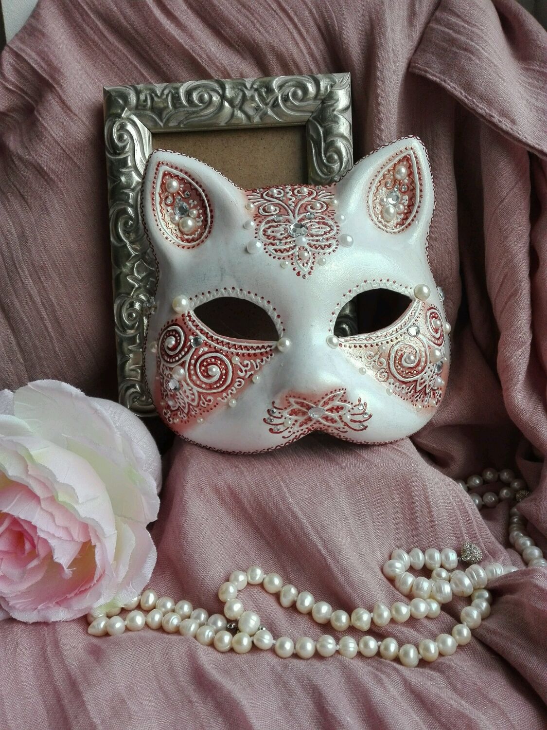 Маска папье маше кошка. Венецианская карнавальная маска Гатто. Маска кошки. Кошачья карнавальная маска. Венецианская маска кошки.