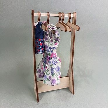 Куклы и игрушки ручной работы. Ярмарка Мастеров - ручная работа Кукольная мебель: Вешалка для одежды для кукол + плечики 5 шт.. Handmade.