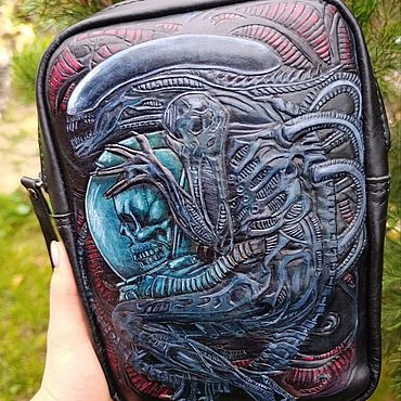 Сумки ручной работы. Ярмарка Мастеров - ручная работа Мужская сумка "Чужой". Handmade.