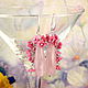 Серьги крючки с граненым розовым кварцем и нежными резными цветочками из стекла
Длина сережек со швензами - 58 мм 