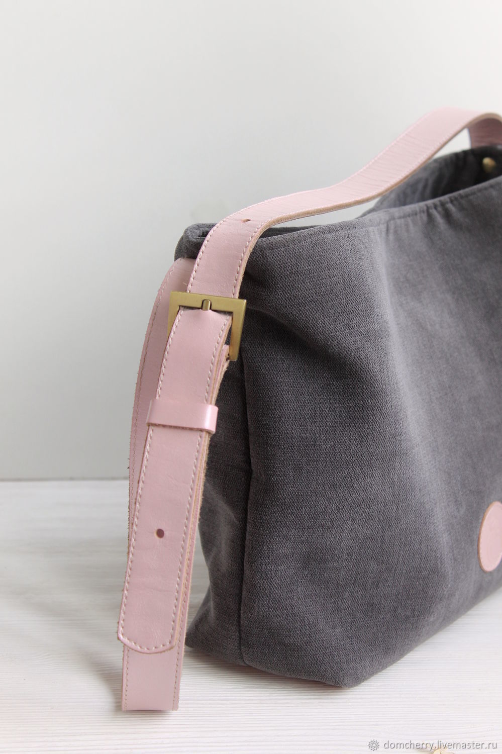 Статья о маленькой сумочке из ткани: милый акцент для стильного образа