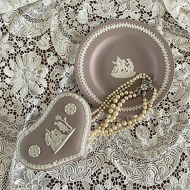 Винтаж ручной работы. Ярмарка Мастеров - ручная работа Винтаж: Предметы Wedgwood Лиловый бисквитный фарфор. Handmade.