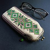 Сумки и аксессуары handmade. Livemaster - original item eyeglass case: Beaded case with green ornament. Handmade.