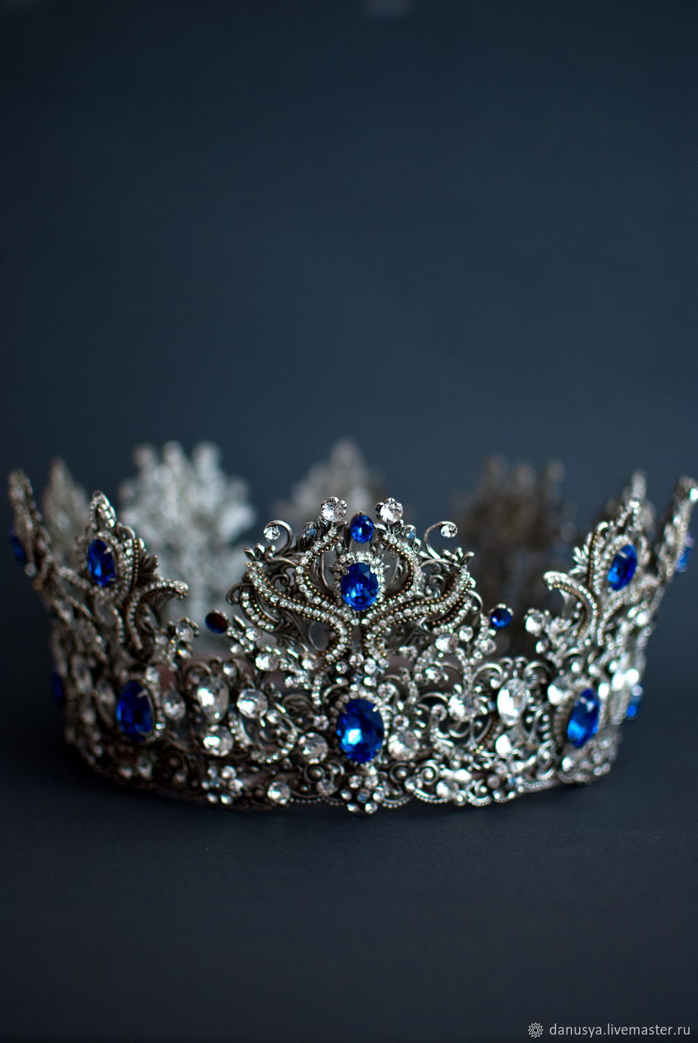 Корона финдозор. Тиара с синими камнями Королевская. Корона. Красивая корона. Королевская корона.