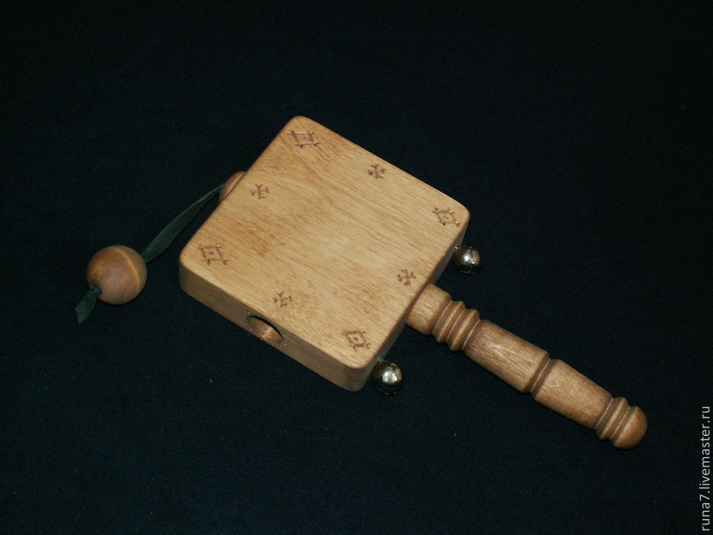 Колотушка 1. Колотушка музыкальный инструмент. Русские народные инструменты колотушка. Колотушка сторожевая. Старинная колотушка деревянная.