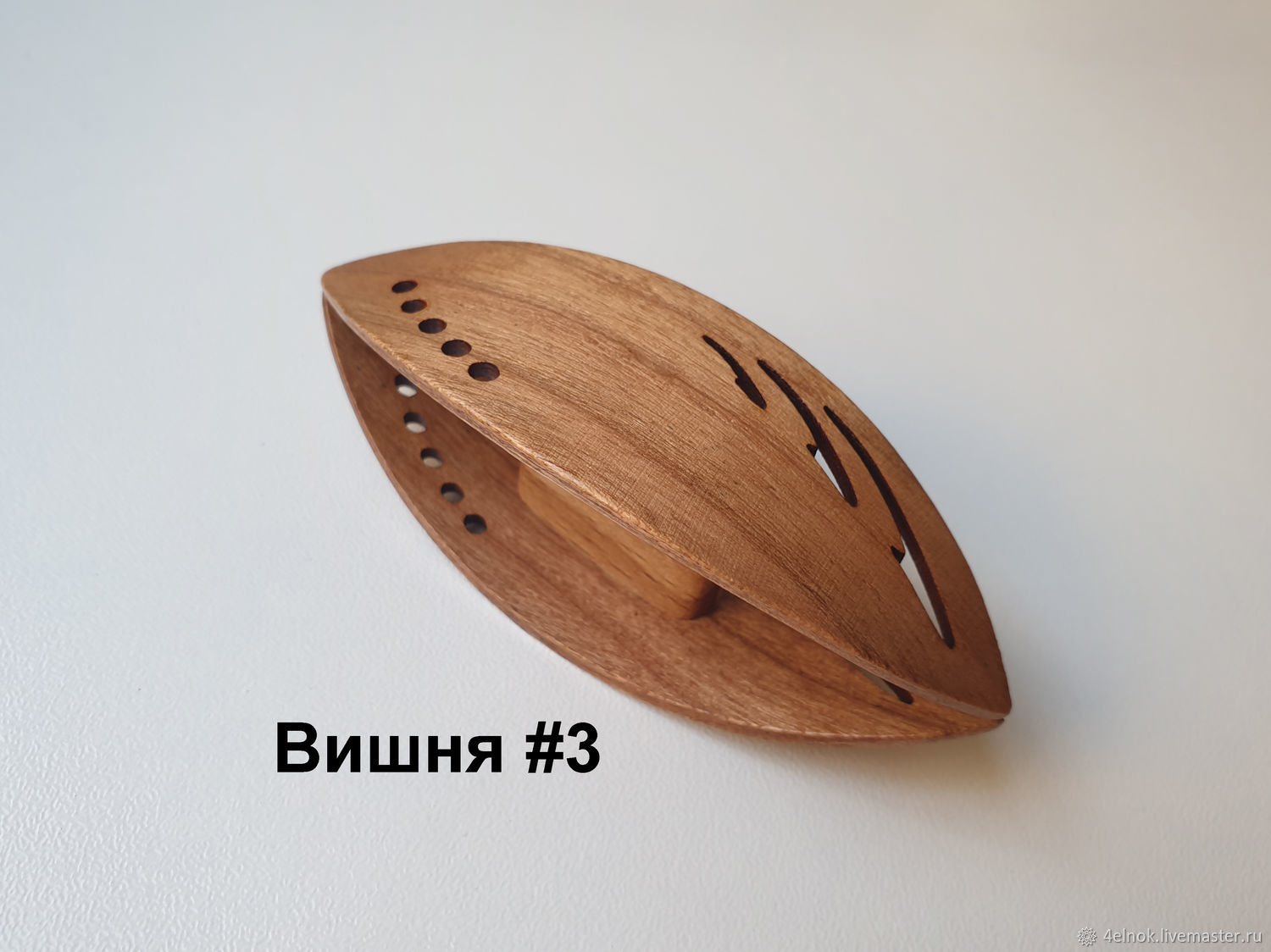 Очень большой деревянный челнок для фриволите со сквозным узором в ...