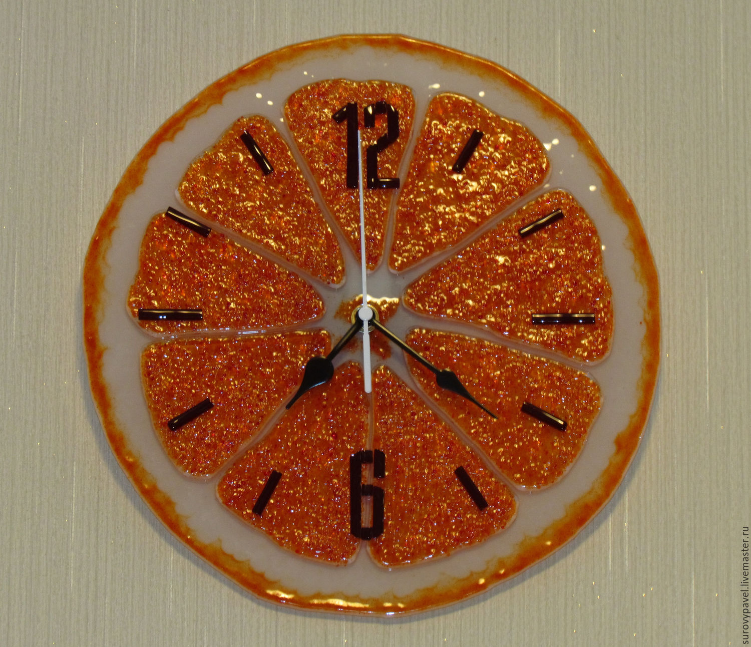 Стекло циферблата. Апельсин фьюзинг. Часы из стекла фьюзинг. Часы из цветного стекла. Часы фьюзинг апельсин.