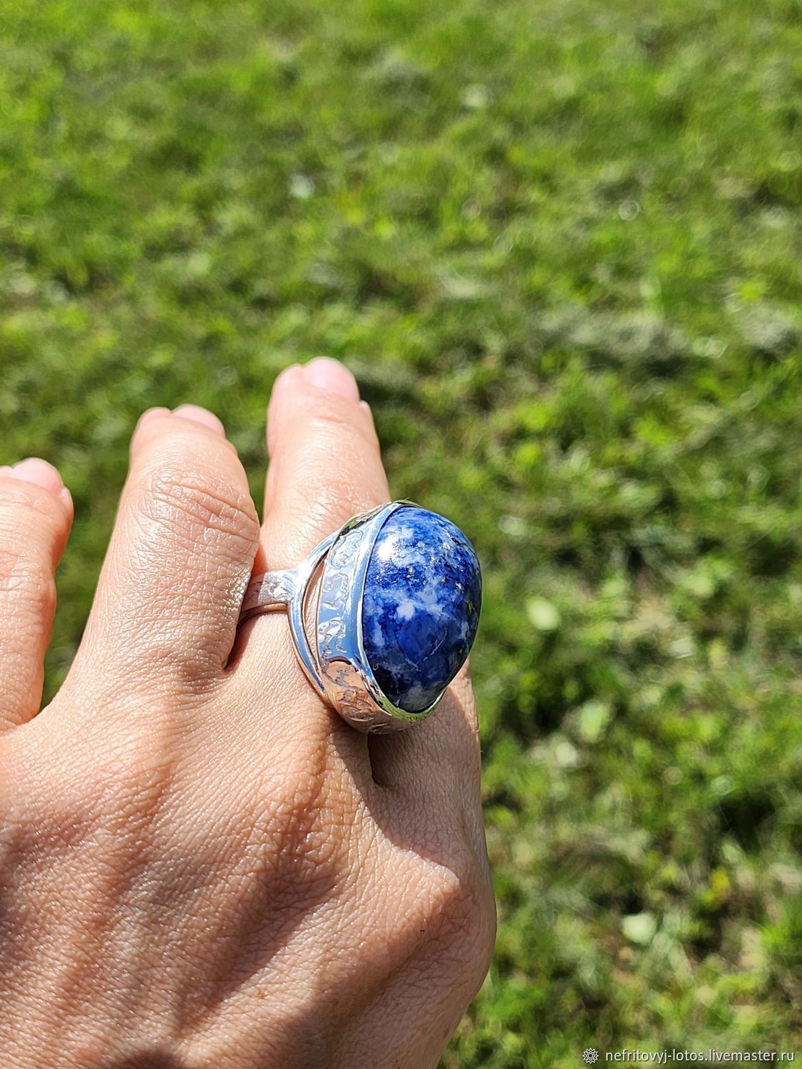 Кольцо с синим камнем