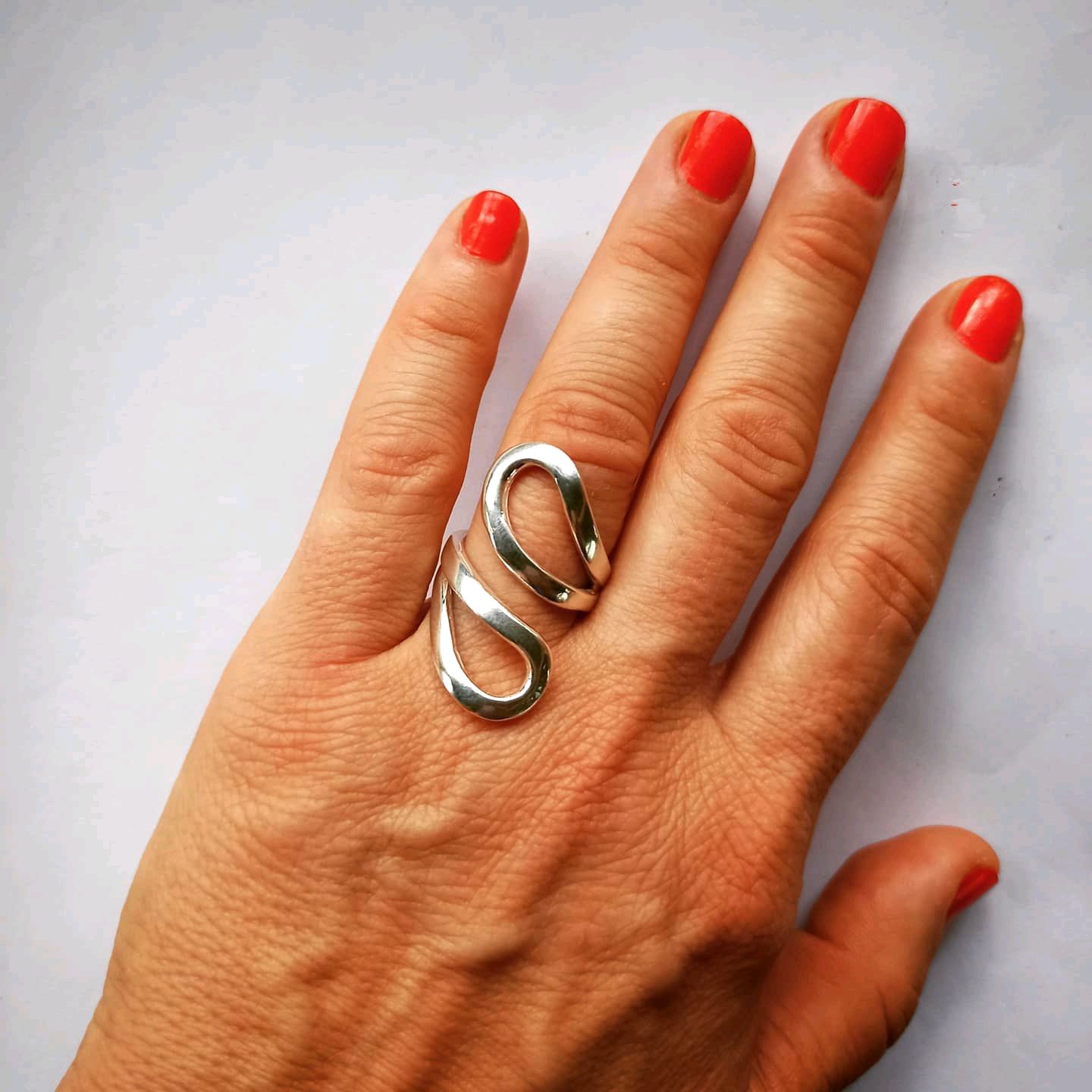 Оригинальное кольцо на палец