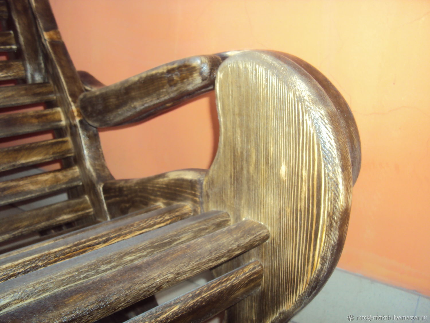 Как разобрать старое кресло без съемных деталей
